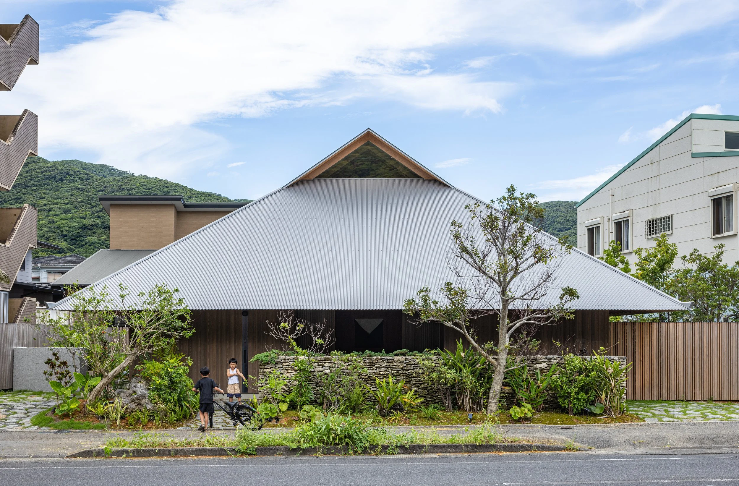 Radical Resilience: The Off-Grid House in Amami Ōshima designed by